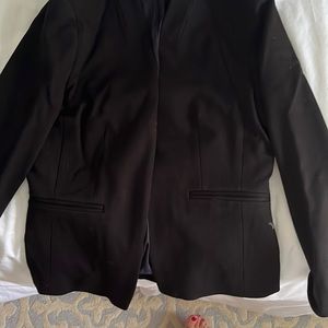 Black blazer without buttons!
